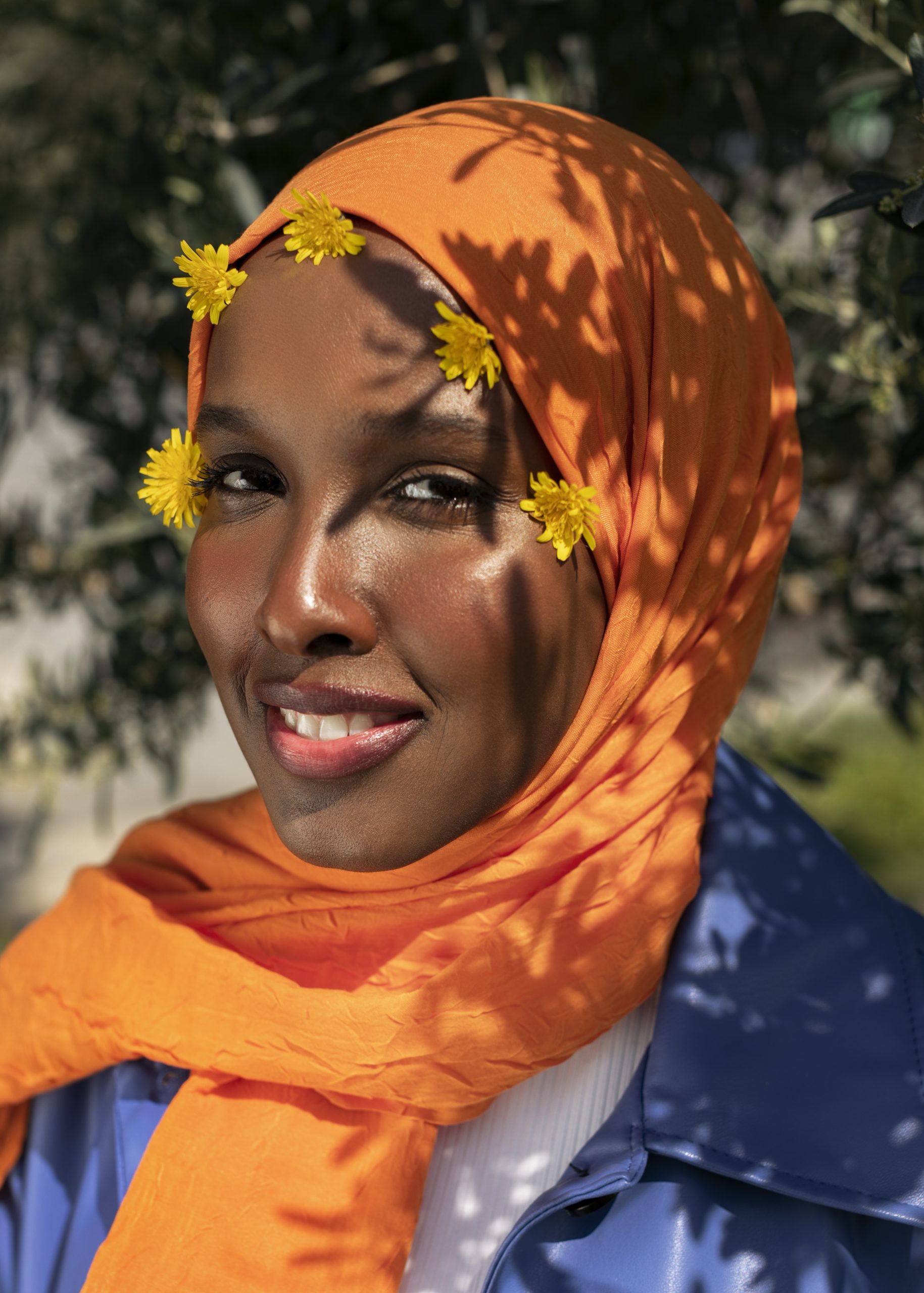 side-view-muslim-woman-posing-outdoors